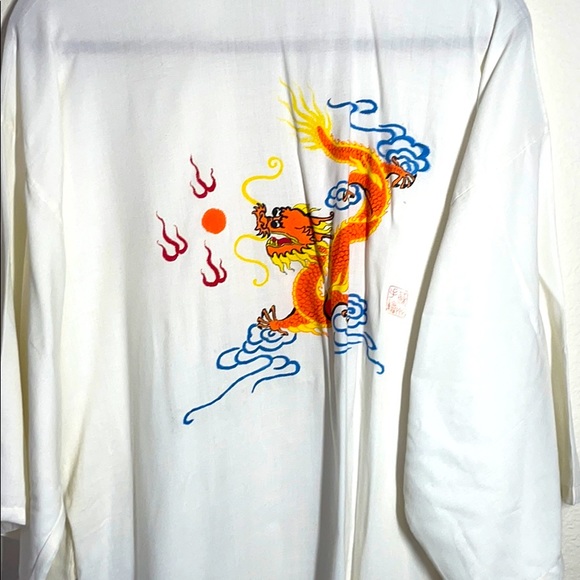 Silver Lake dragon kimono. - Picture 1 of 7
